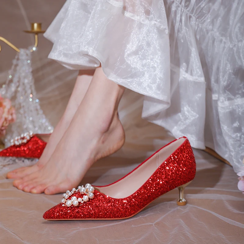 

Свадебные туфли с кристаллами для беременных женщин могут носить красные туфли Xiuhe для невесты 2021 новые туфли на низком каблуке женские сва...