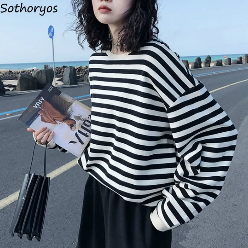 Толстовки женские полосатые с круглым вырезом мягкие универсальные в стиле