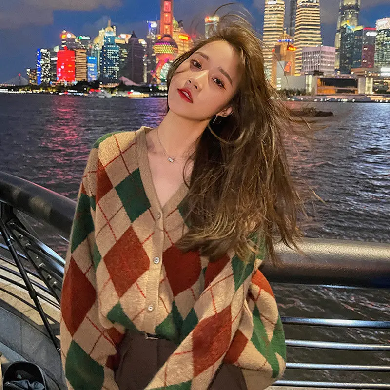 

Japanese spring and autumn new women's sweater v-neck contrast knit cardigan diamond loose sweater coat women
