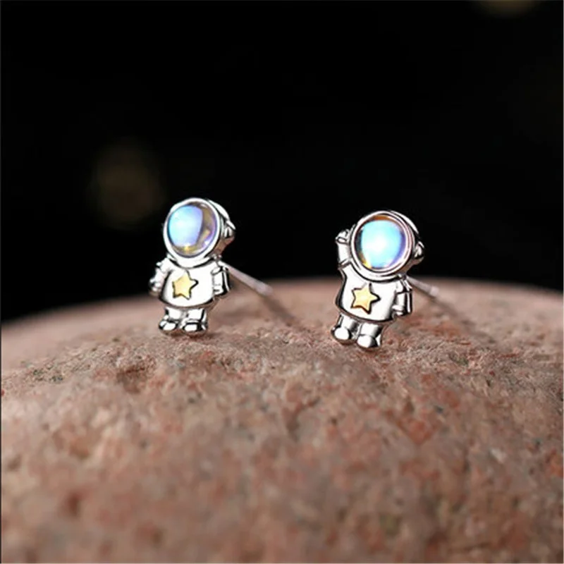 

New star astronaut earrings female niche design sense earrings tide personality independent Chinese astronaut earrings wholesale