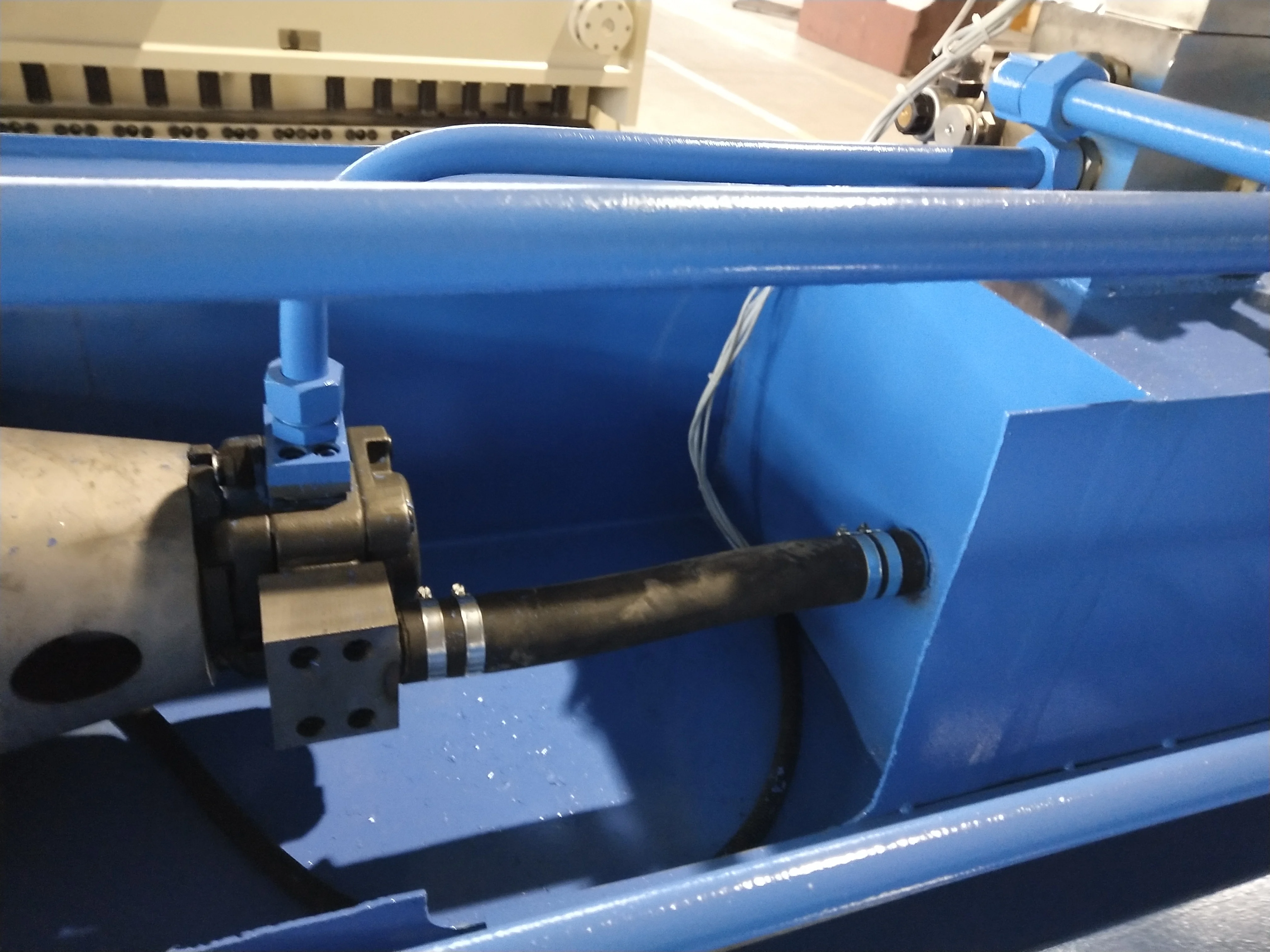 Гидравлическая гильотинная машина для резки листового металла с ЧПУ