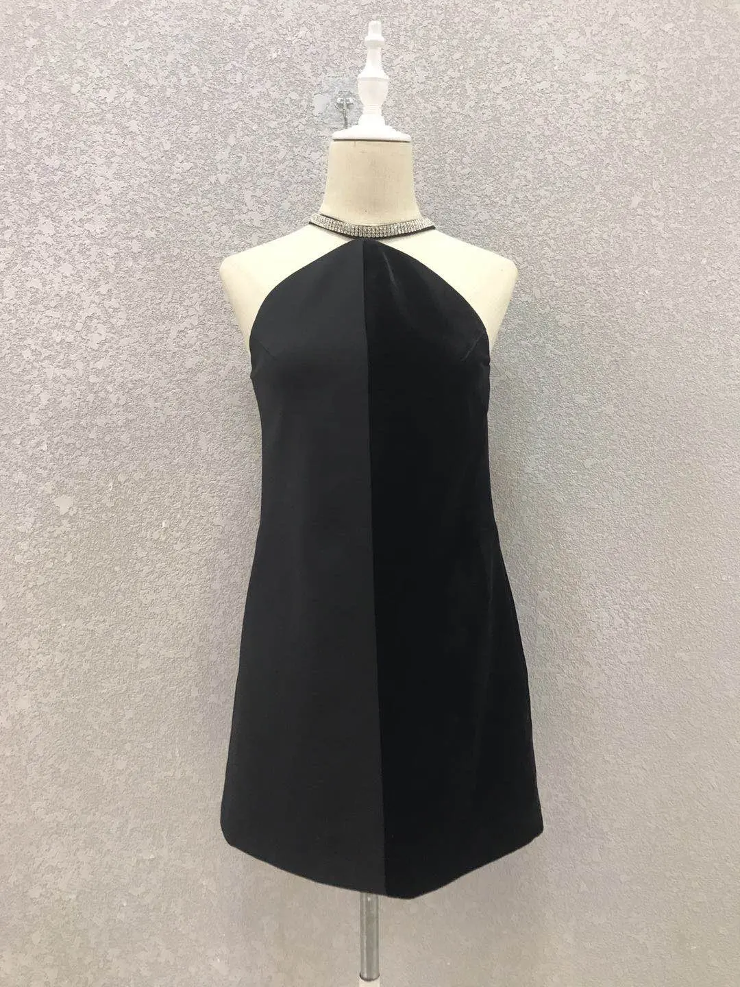 

fashion new ladies 2023 sleeveless velvet and diamond suspender dress 1019