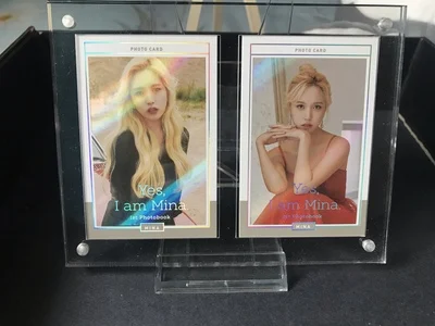 

2 Card Collection Photo Protection Holder HD Acrylic Desktop Display Frame Magnetic Album Postcard Souvenir Display Stand