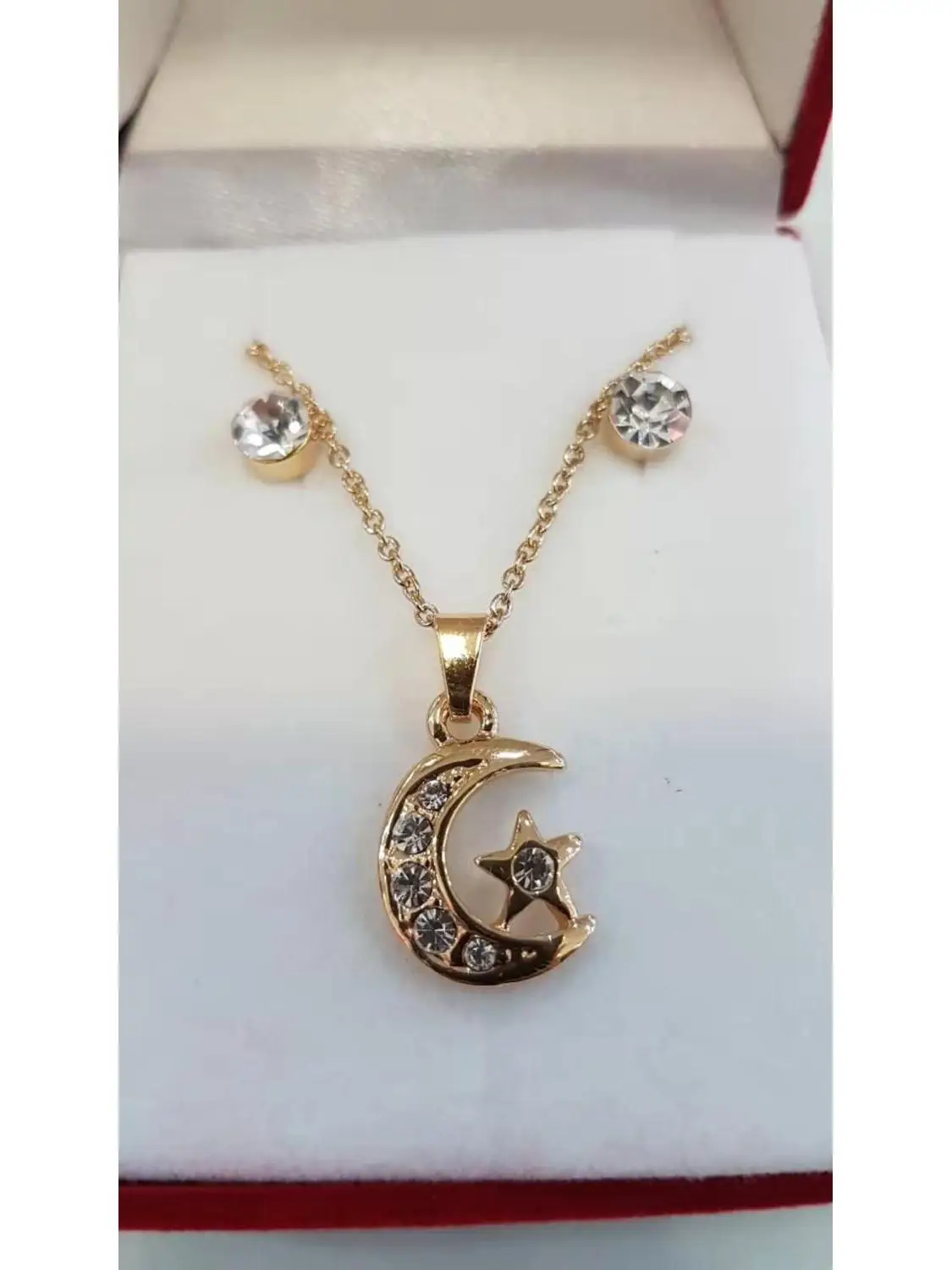 Ожерелье золотого цвета с маленькой коробкой красного цвета|Ювелирные наборы| |