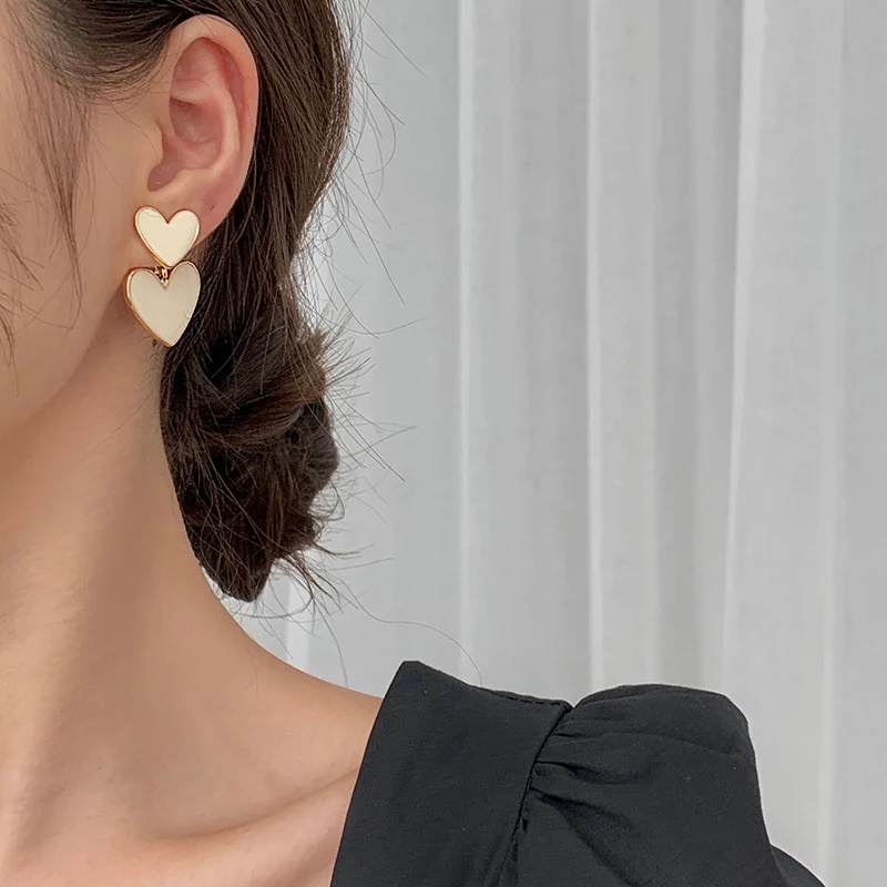 

Fashion Heart Drop Earrings Simple Chic Metal Vintage Earrings Charm White Drop Earrings for Women Wedding Party Travel Jewelry