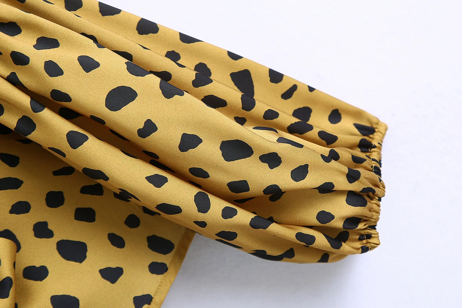 

2021 Summer Puff Sleeve Sexy V-neck Leopard Blouse Women Streetwear Bow Kimono Long Sleeve Shirt Women Clothes