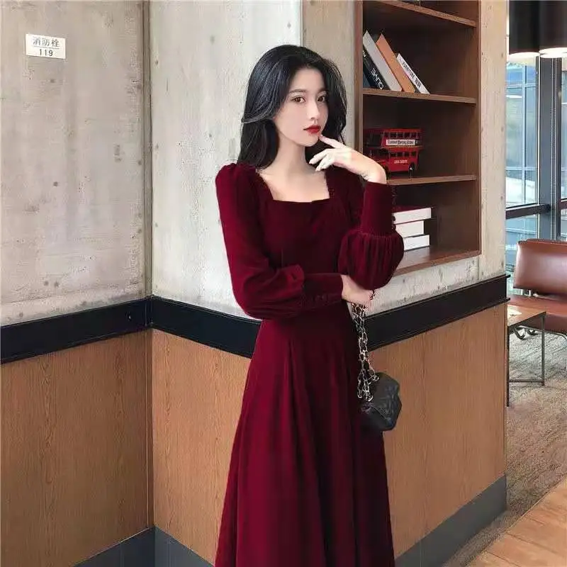 

Autumn and winter 2021 new gold velvet dress women French retro square collar waist Office Lady Knee-Length