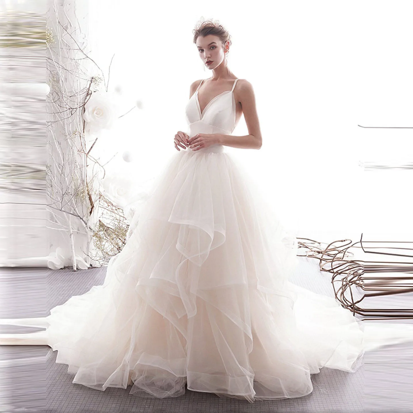 

Vintage Tulle Bridal Dress Simple Style Wedding Dress Deep V-Neck Bridal Gown Spaghetti Strap Sexy Low Back Wedding Dresses
