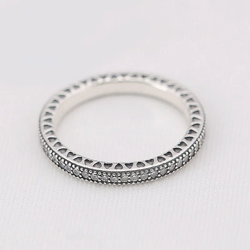 Женское кольцо из серебра 925 пробы с кристаллами