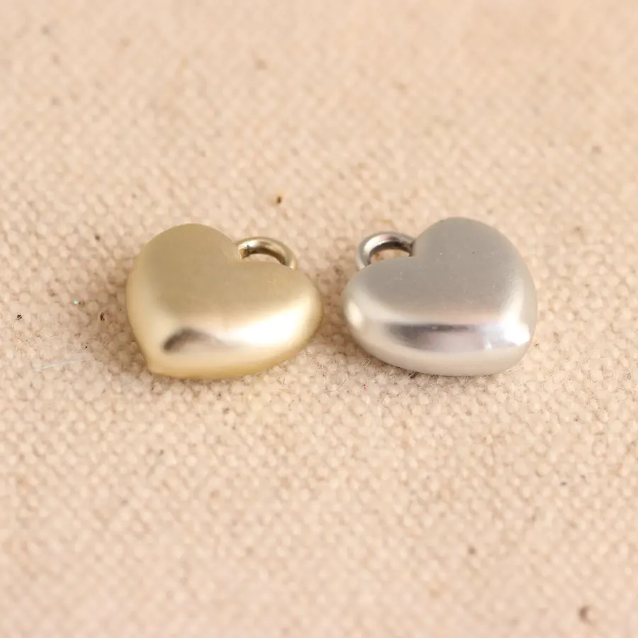 Подвеска из металлического сплава в форме сердца золотистого и серебристого
