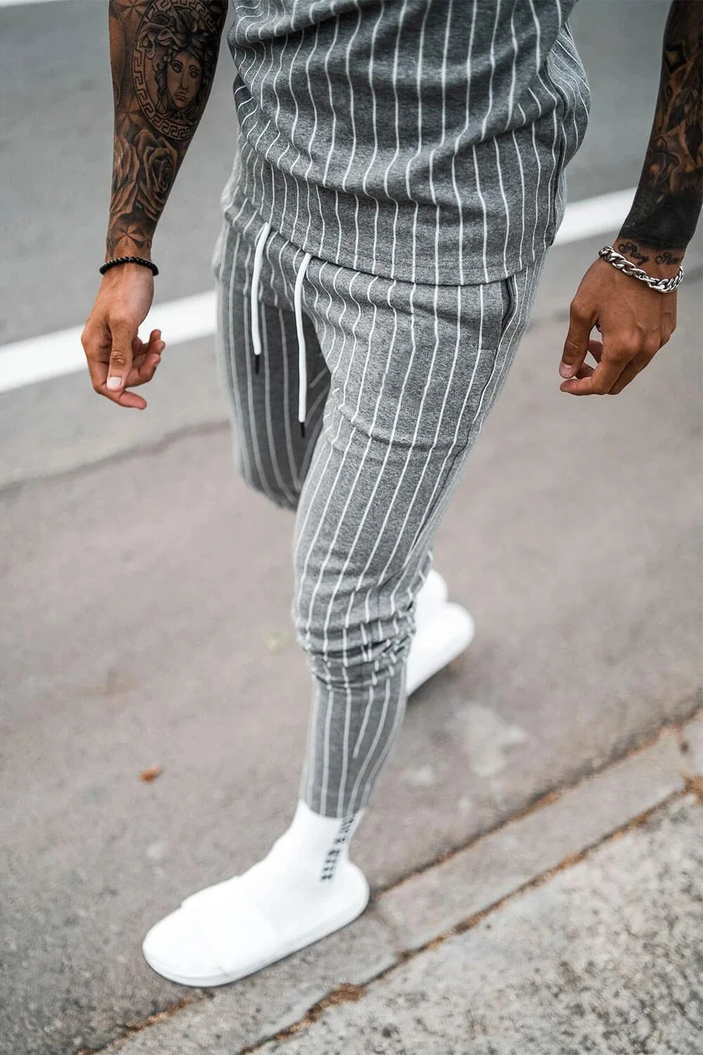 

2021 Spring And Autumn New Striped Suit Men's Fashion Casual Sports Running Long-Sleeved Sweater Slim Men's Clothing