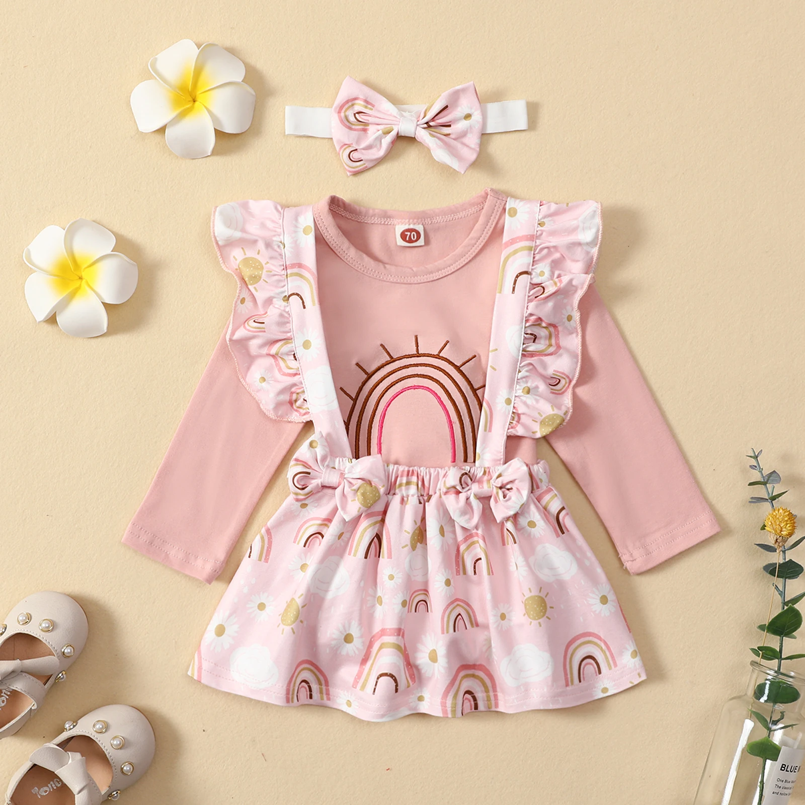 

Радужная женская футболка с длинным рукавом и круглым вырезом, юбка на бретелях и повязка на голову с бантом