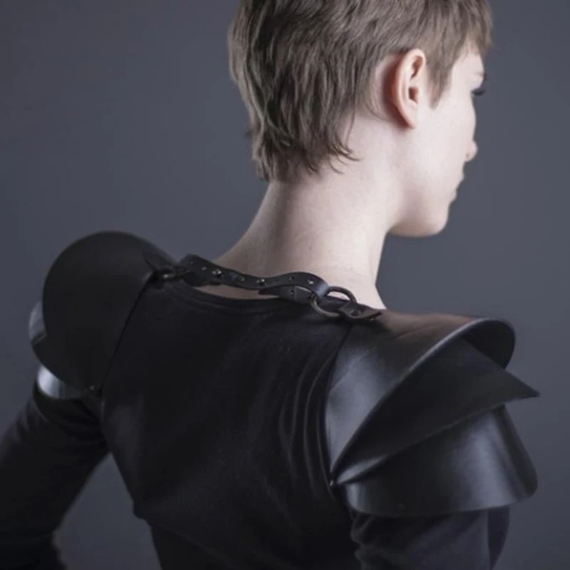 Женский и мужской костюм для косплея из черной кожи |