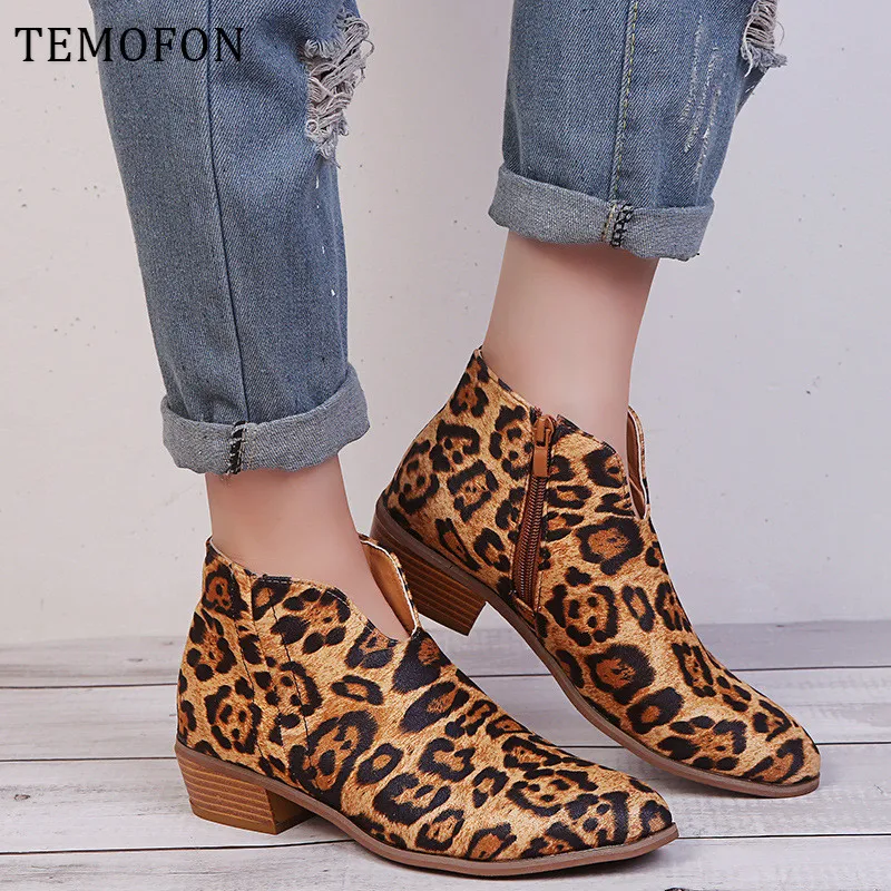 Леопардовые ботильоны Женские замшевые Ботинки Martin на низком квадратном каблуке