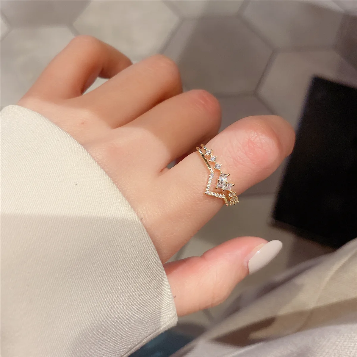 

Version of Ladies Open Adjustable Micro-set Ring, Ladies Fashion Retro Wild Simple Temperament Couple Ring