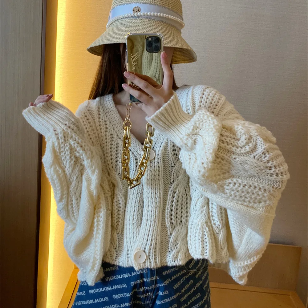 

Twist of new fund of 2021 autumn winters v-neck sweater female coat loose knitting cardigan brief paragraph coat