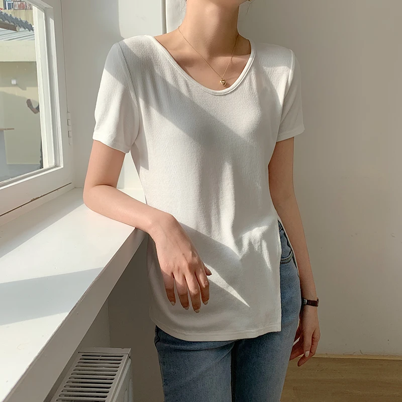 

Женская футболка с коротким рукавом и U-образным вырезом