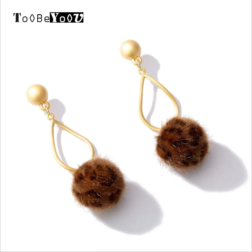 Женские Геометрические серьги на осень и зиму женские с датой классические