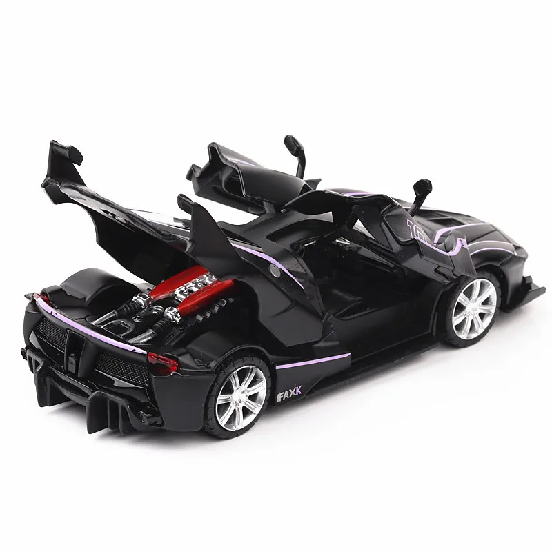 Модель автомобиля из сплава в масштабе 1:32 FXX литая модель со звусветильник и
