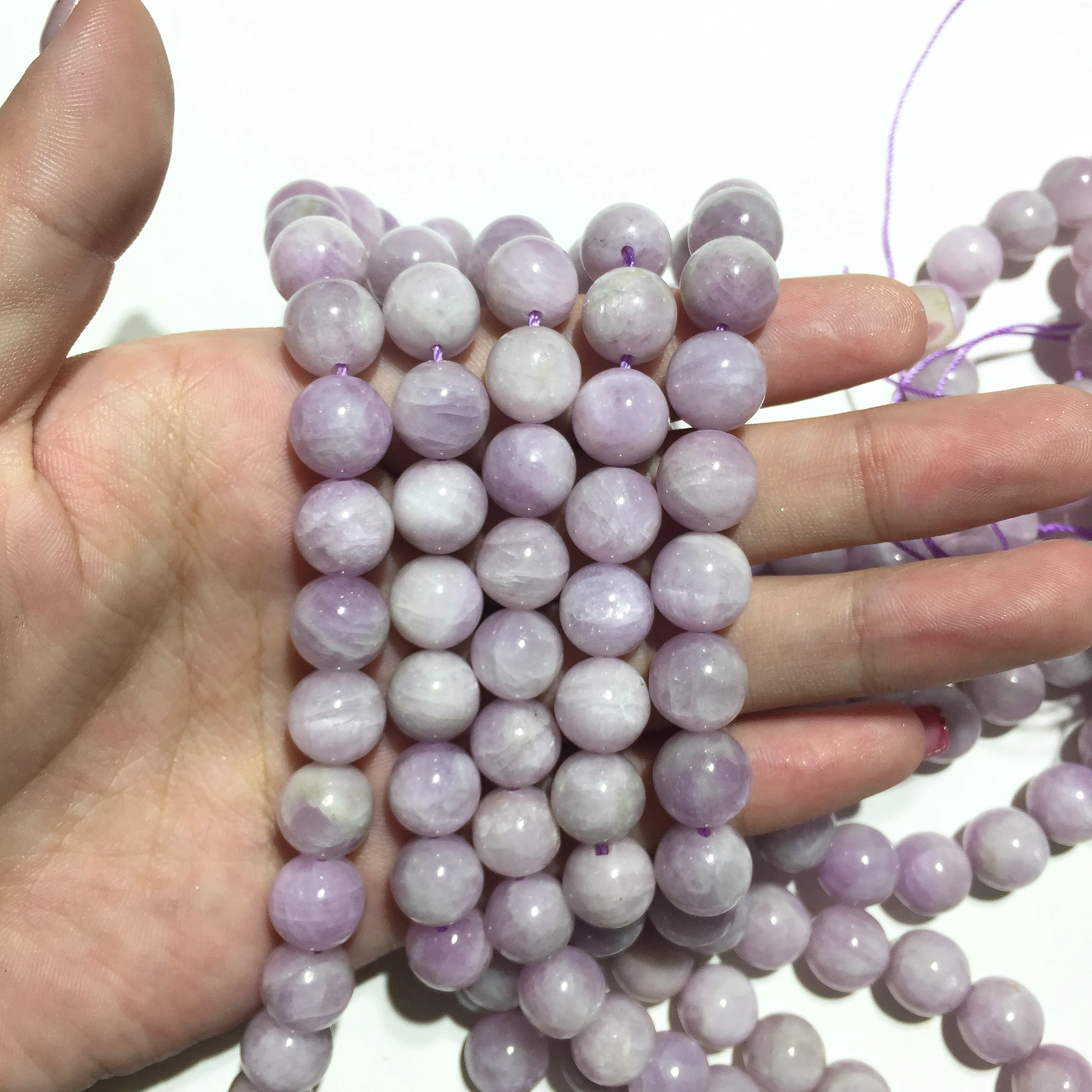 Оптовая цена Kunzite круглый фиолетовый натуральный бисер исцеляющий камень для