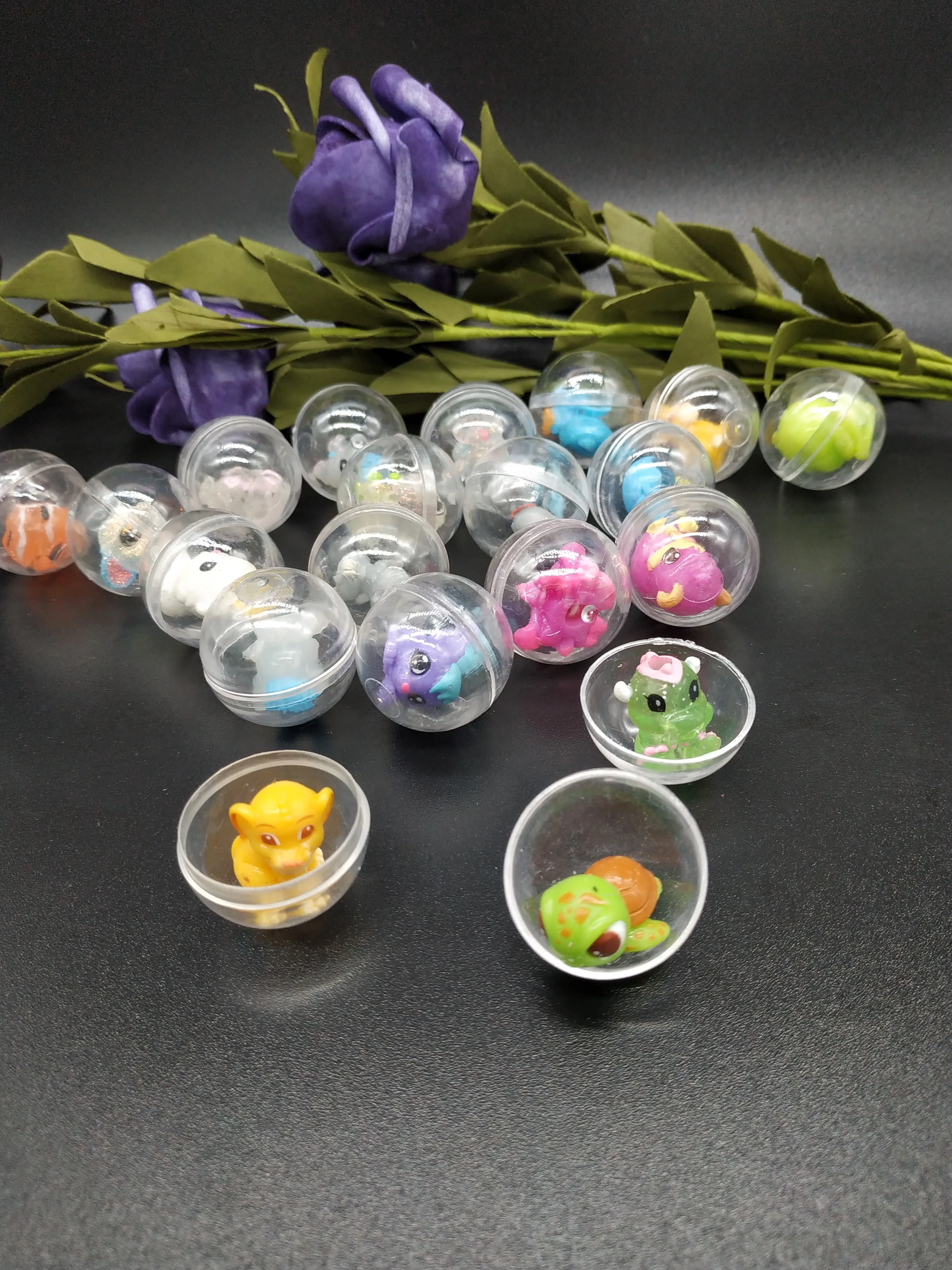 20 шт/уп игрушки лежа в капсуле прозрачный пластиковый мяч и фигурка спячки