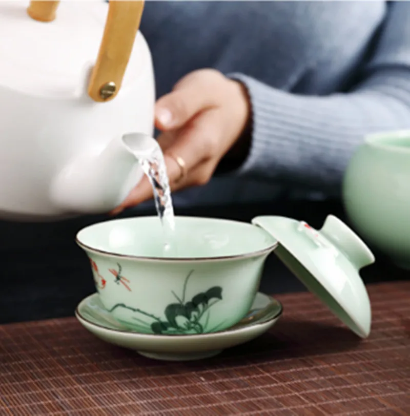 С Тиснением лотоса, рыба, Gaiwan, ручная роспись, чайная супница Longquan с узором, чайные чаши, чайник Tieguanyin, отправляется