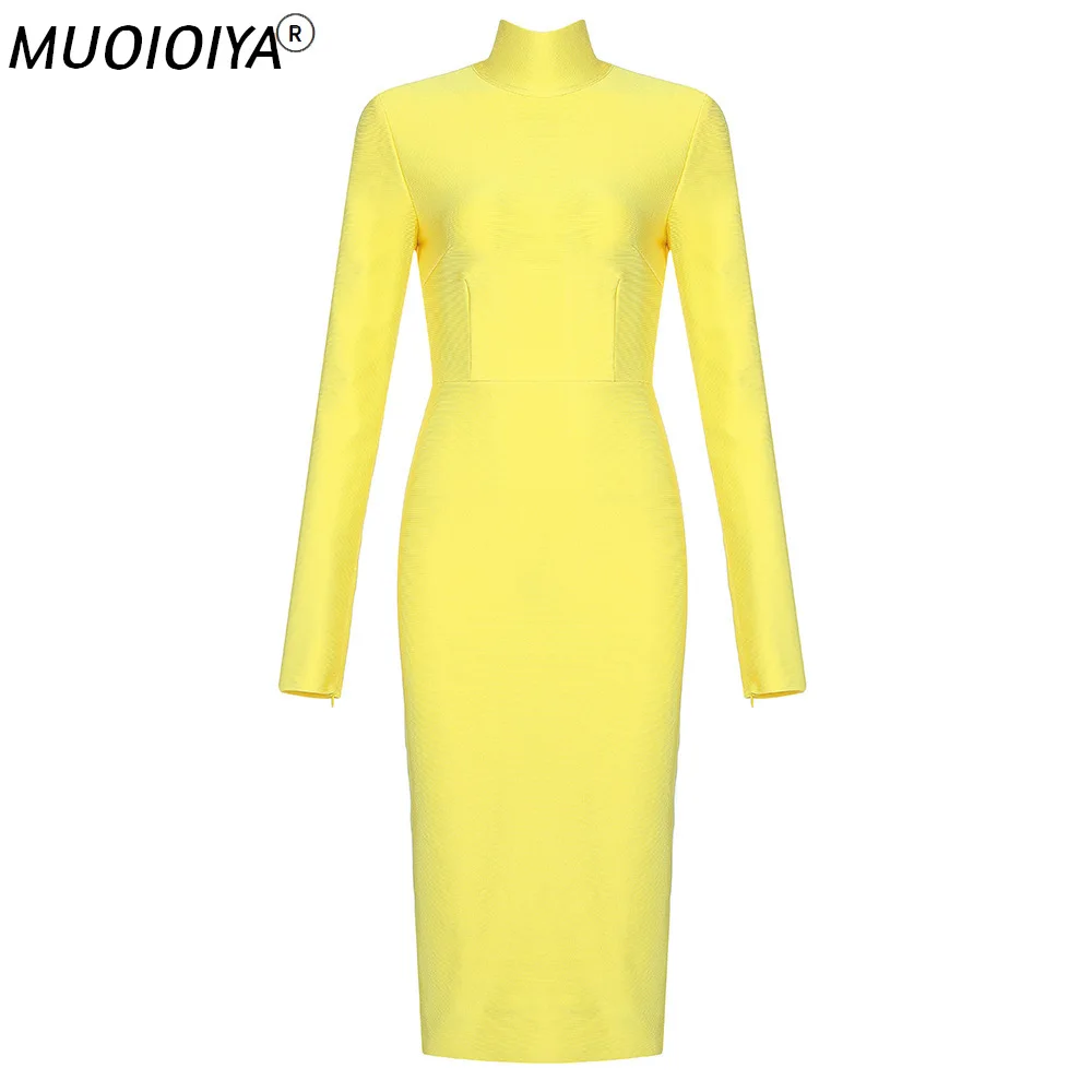 

Женское облегающее платье с высоким воротником и длинным рукавом