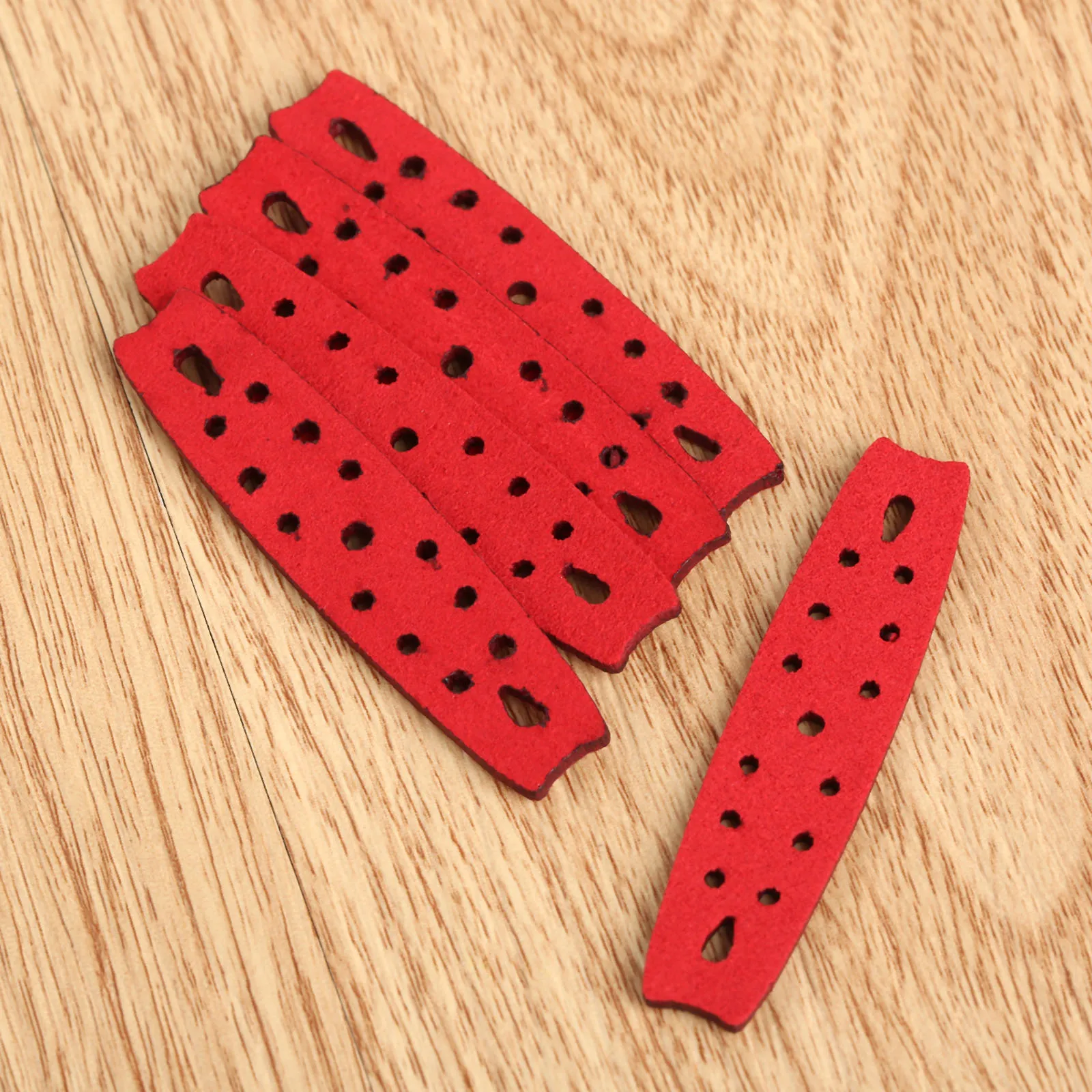

5Pcs Hunting Microfiber Leather Slingshots Pouches W/ Holes Outdoor Shooting Bow Sling Shots Catapults Replacement 56mmX13mmX8mm