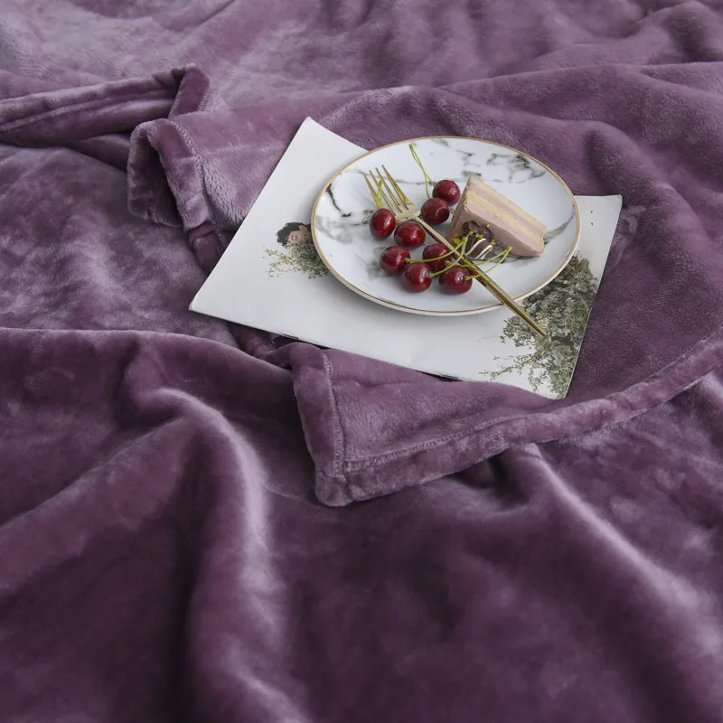 

Machine Washable Super Warm Coral Fleece 59*79 Inches Thicken Blanket For Bed Sofa Blanket Suitable For Queen Size