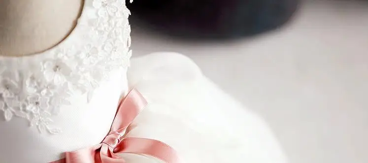 Пышное платье для маленьких девочек с поясом белое кружевное принцессы из тюля