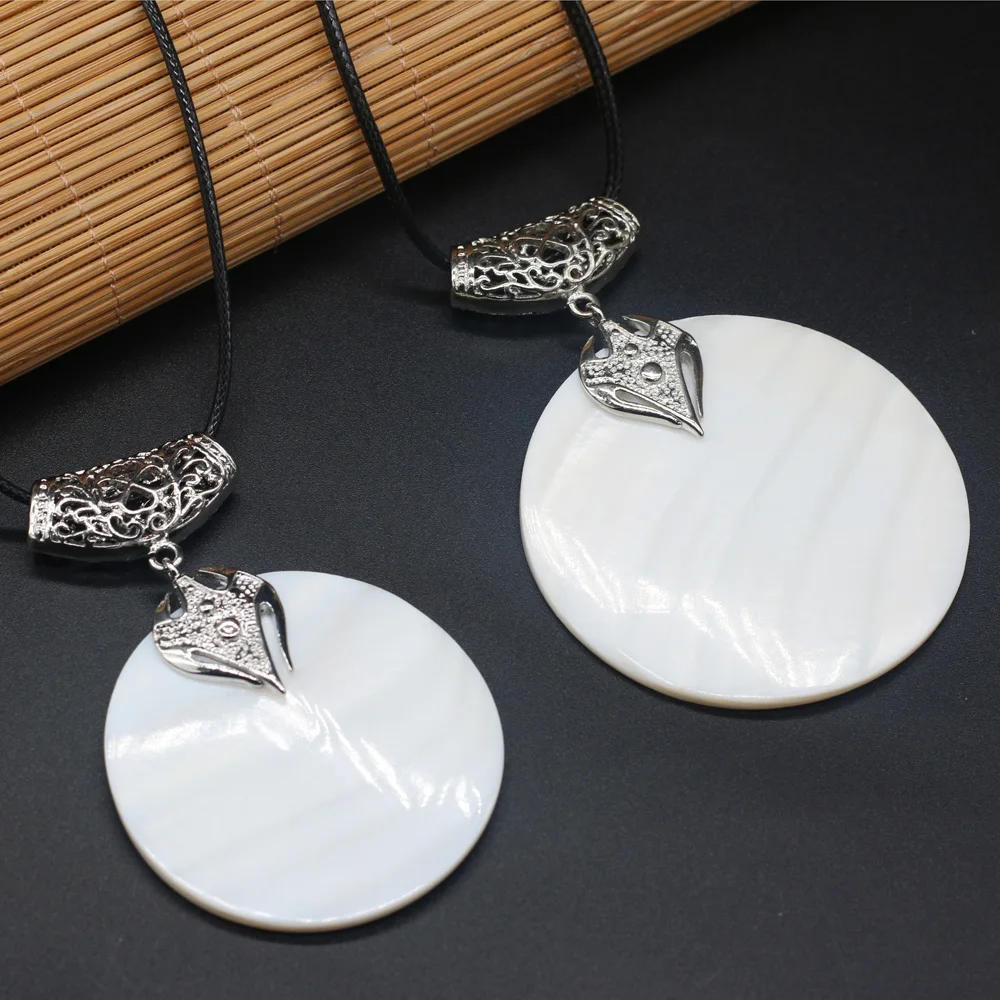 

Hot Sale Natural Alloy Round White Shell Fashion Wax Thread Necklace for Women Fashion Gift Length 55cm Size 50x50mm 60x60mm