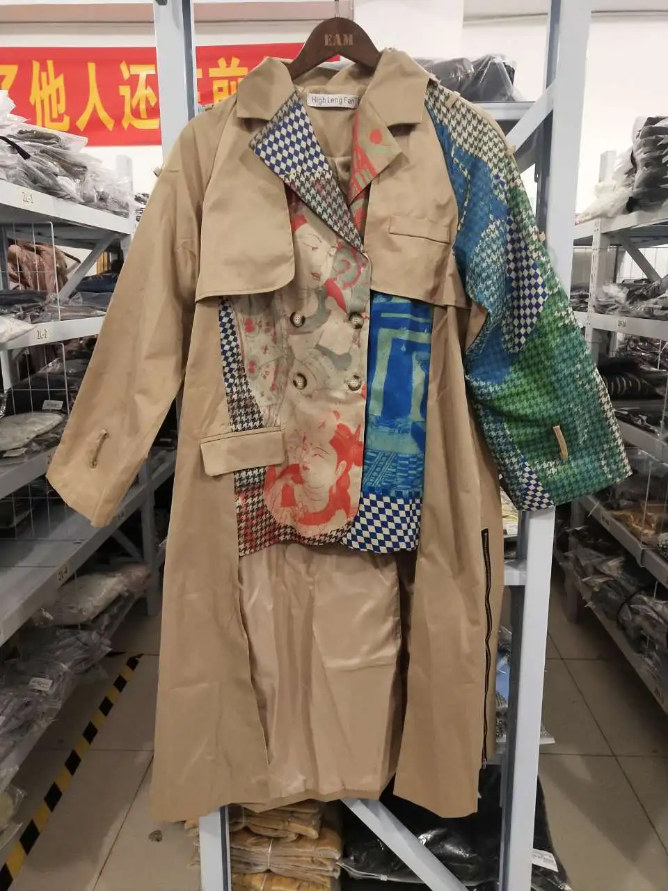 Женский тренчкот с отложным воротником длинным рукавом и поясом на талии