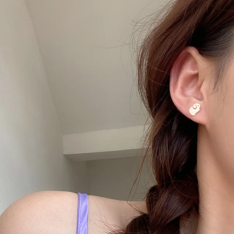 

S925 silver needle temperament cute lamb earrings small sweet animal earrings fashion ear Normcore clip