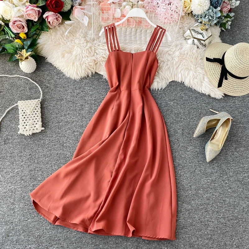 В винтажном стиле в Бохо 2021 и сексуальными тоненькими лямками средней длины