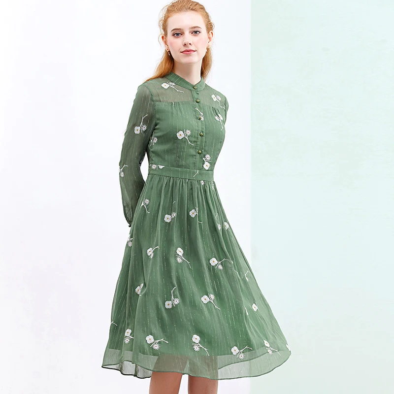 Женское шифоновое платье с цветочной вышивкой Only Plus зеленое ТРАПЕЦИЕВИДНОЕ