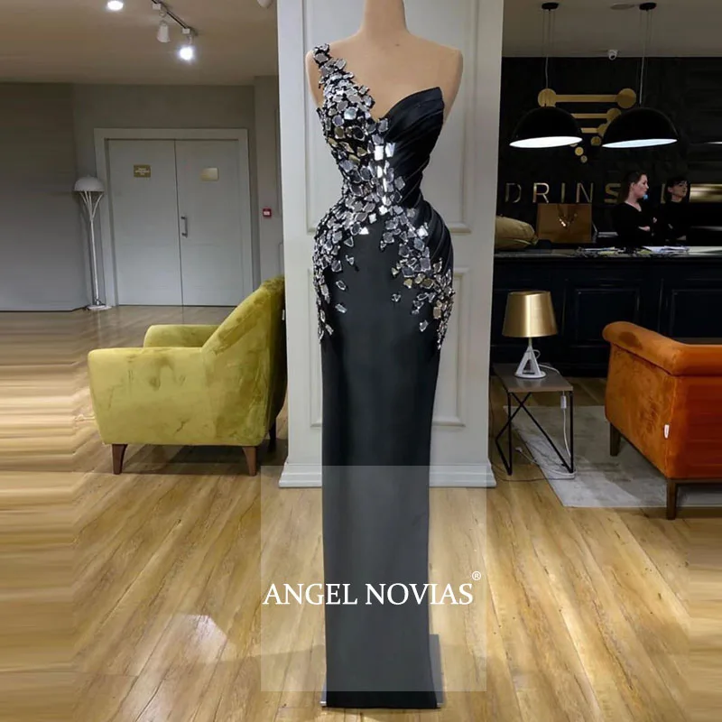 

Long Black Satin Woman Evening Dress 2020 with Glass Crystals Sleeveless Floor Length Prom Gown Vestido De Fiesta De Gala