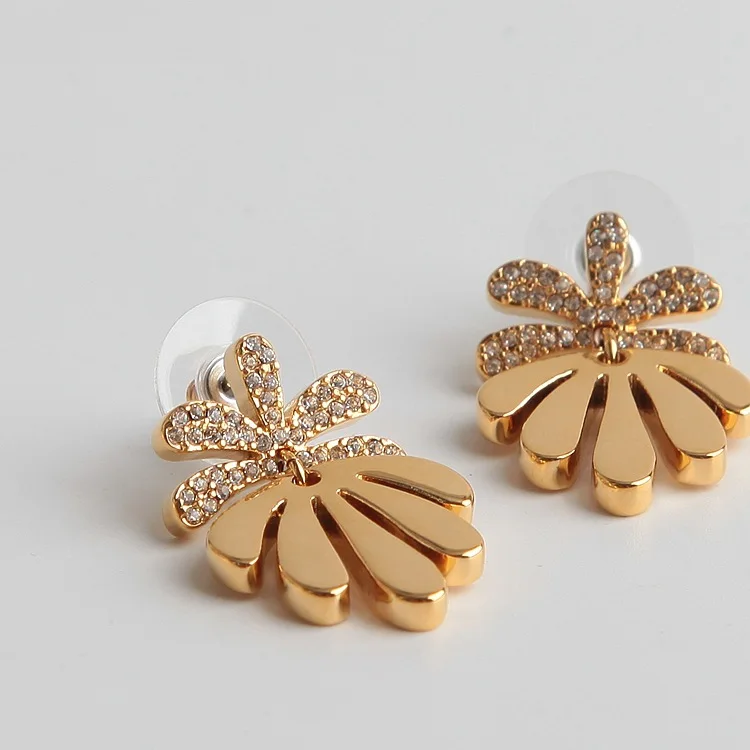 

Europe and America gold color simple leaves shape commuter earrings earrings female