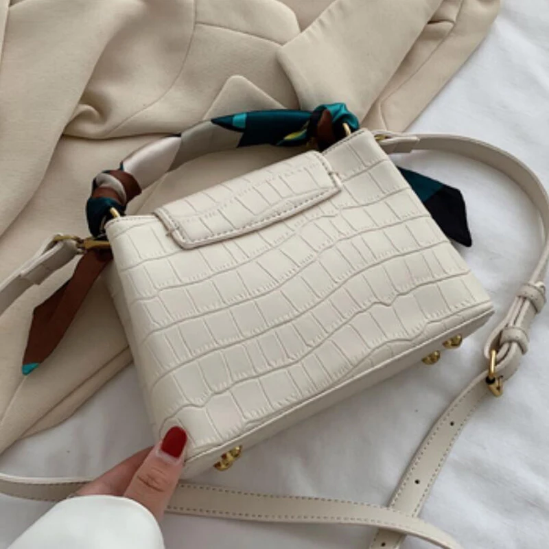 

2020 new fashion foreign style with texture small bag for women's single shoulder popular four seasons bucket bag leisure versat