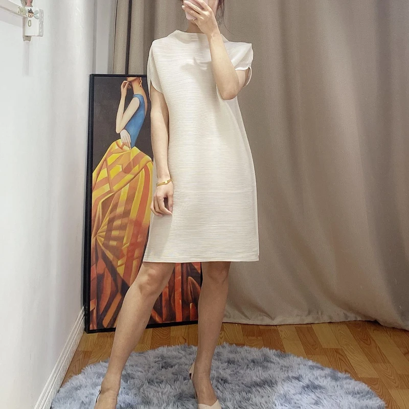 Женское плиссированное платье Changpleat однотонное Свободное с коротким рукавом и