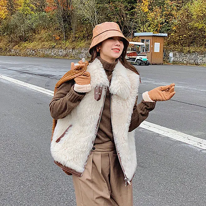 

Women 2021 Autumn Winter Faux Lamb Wool Fur Thicken Waistcoats Fashion Female V Neck Loose Vests Ladies Sleeveless Outwear A603