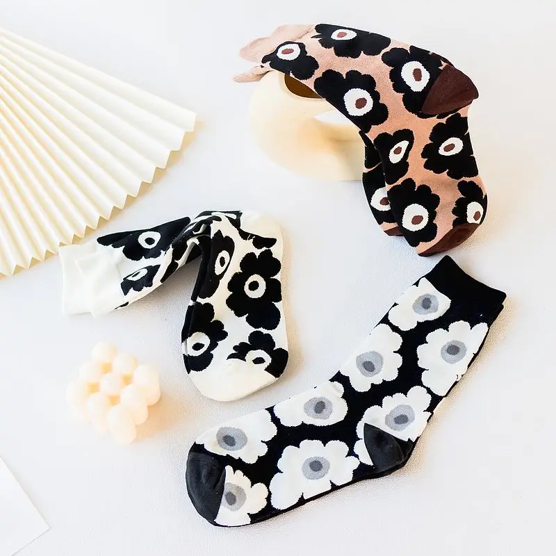 New Floral Socks Streetwear Flower Socks Women Girls Korean Harajuku Style Kawaii Socks Autumn Winter for Ladies Socks