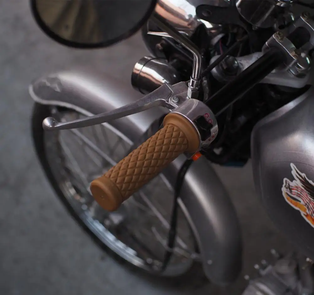 

Motowerks Retro 7/8'' 22mm Non Slip Motorcycle Handle Grip for Cafe Racer Bobber Chopper Motorbike Handlebar Grips Cover Parts