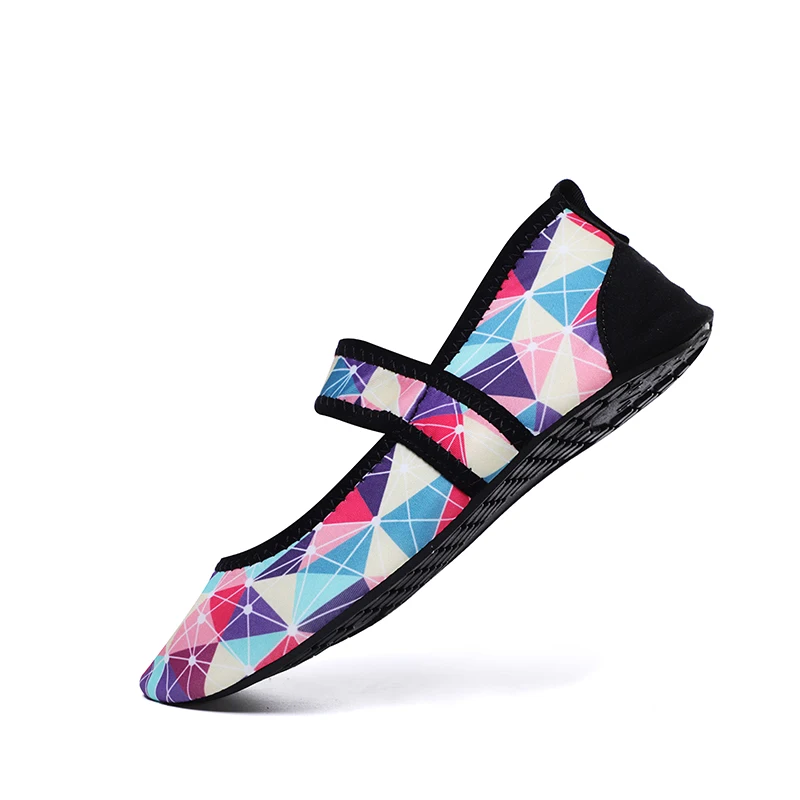 

Women Beach Barefoot Shoes Aqua Swimming Shoes Soft Flat Yoga Shoes Men Quick Dry Slip On Socks Water Sneakers Unisex Surfing