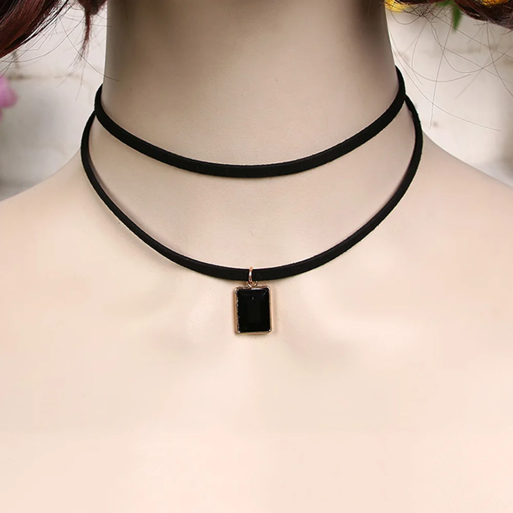 Бархатный чокер для женщин