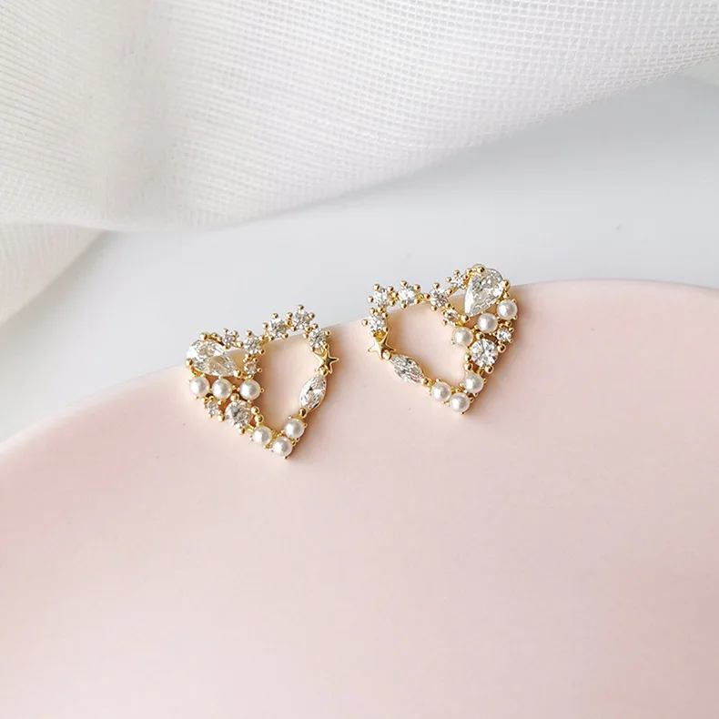 Мини-серьги с инкрустацией из циркония и искусственным жемчугом модные