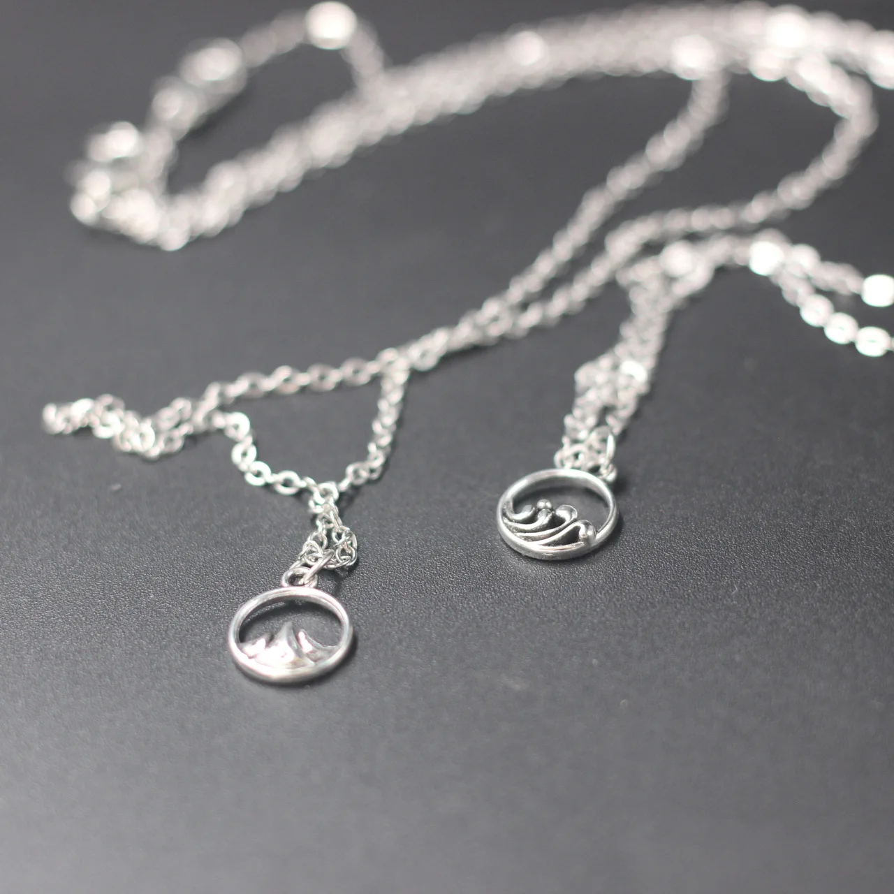 

2PCS/Set Couple Stainless Steel Necklaces Vintage Ocean Mountain Pendants Necklace Eachother Couple Jewelry for Men Women Gifts