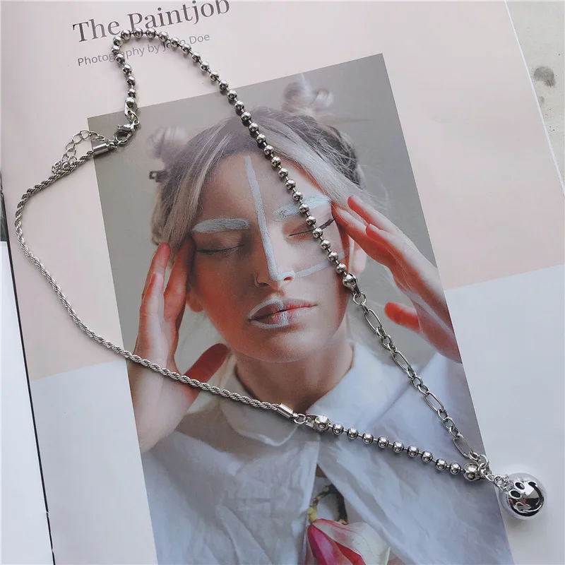 Модное индивидуальное ожерелье со смайликом уличная съемка темпераментная