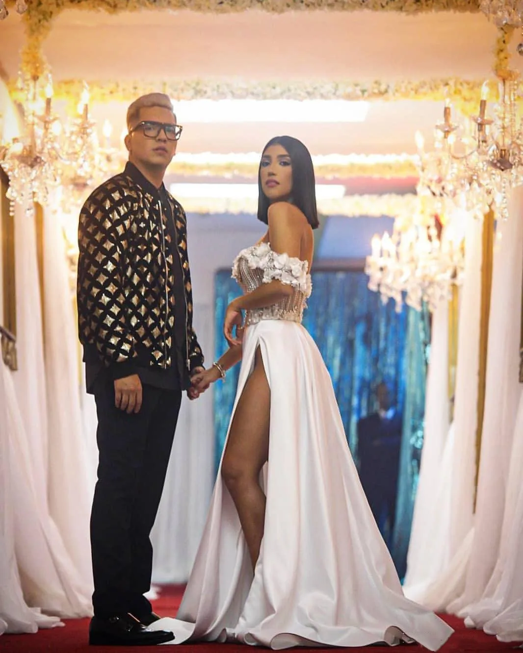 

Handmade Flowers Beading Off Shoulder Prom Dresses High Side Split Sexy Vestidos De Fiesta A Line Satin Evening Party Gowns