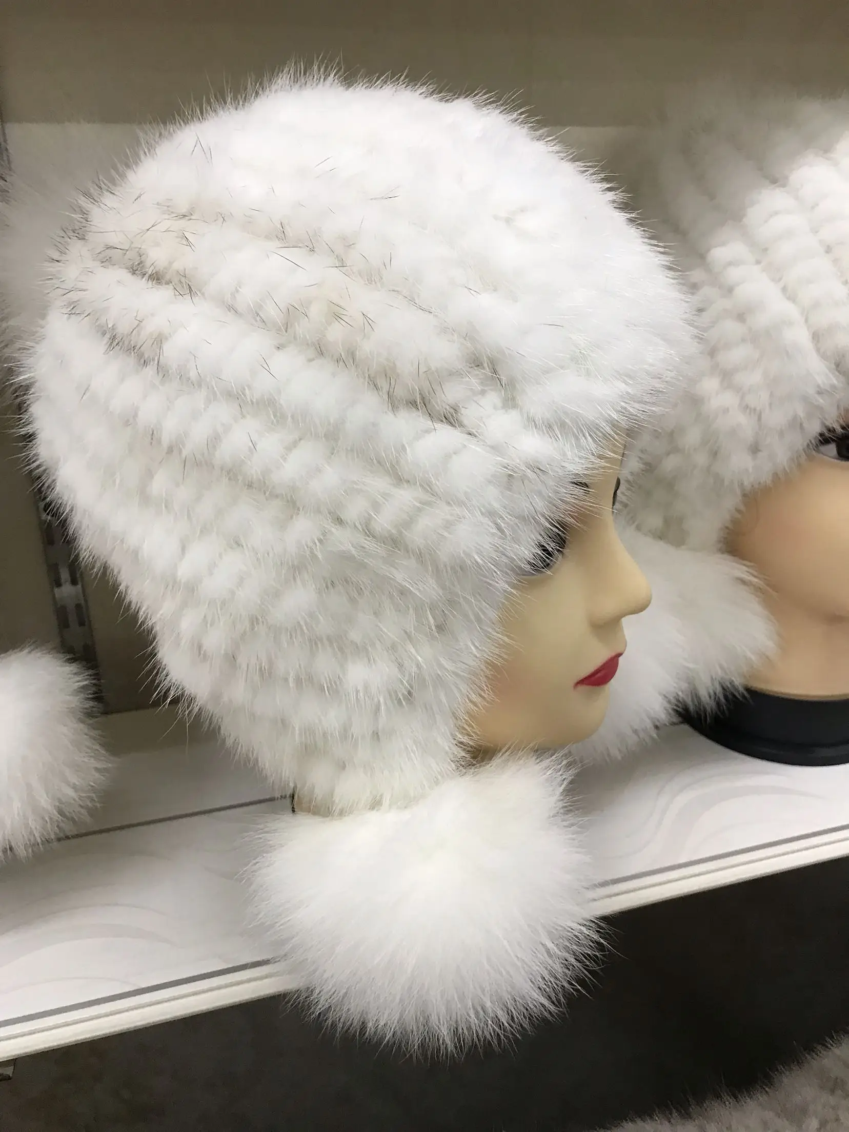 Женская вязаная шапка из меха норки меховая с подкладкой лисьего и помпоном