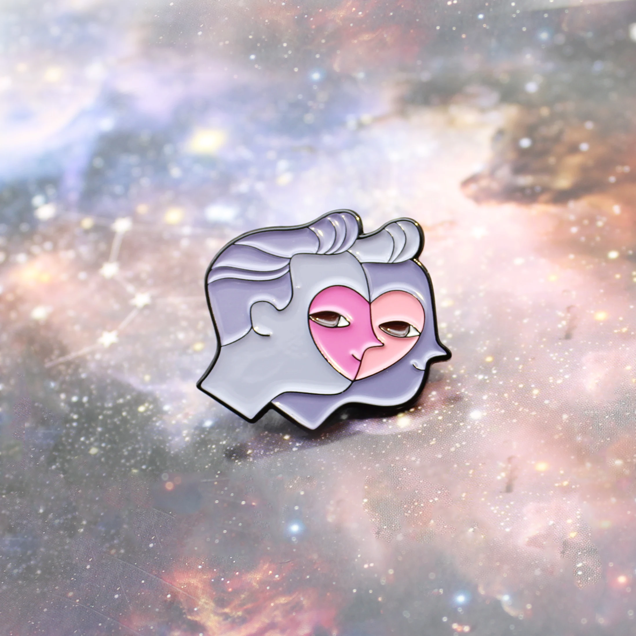 Женская/Мужская брошь с эмалью значок на лацкан розовым сердцем и синей улыбкой